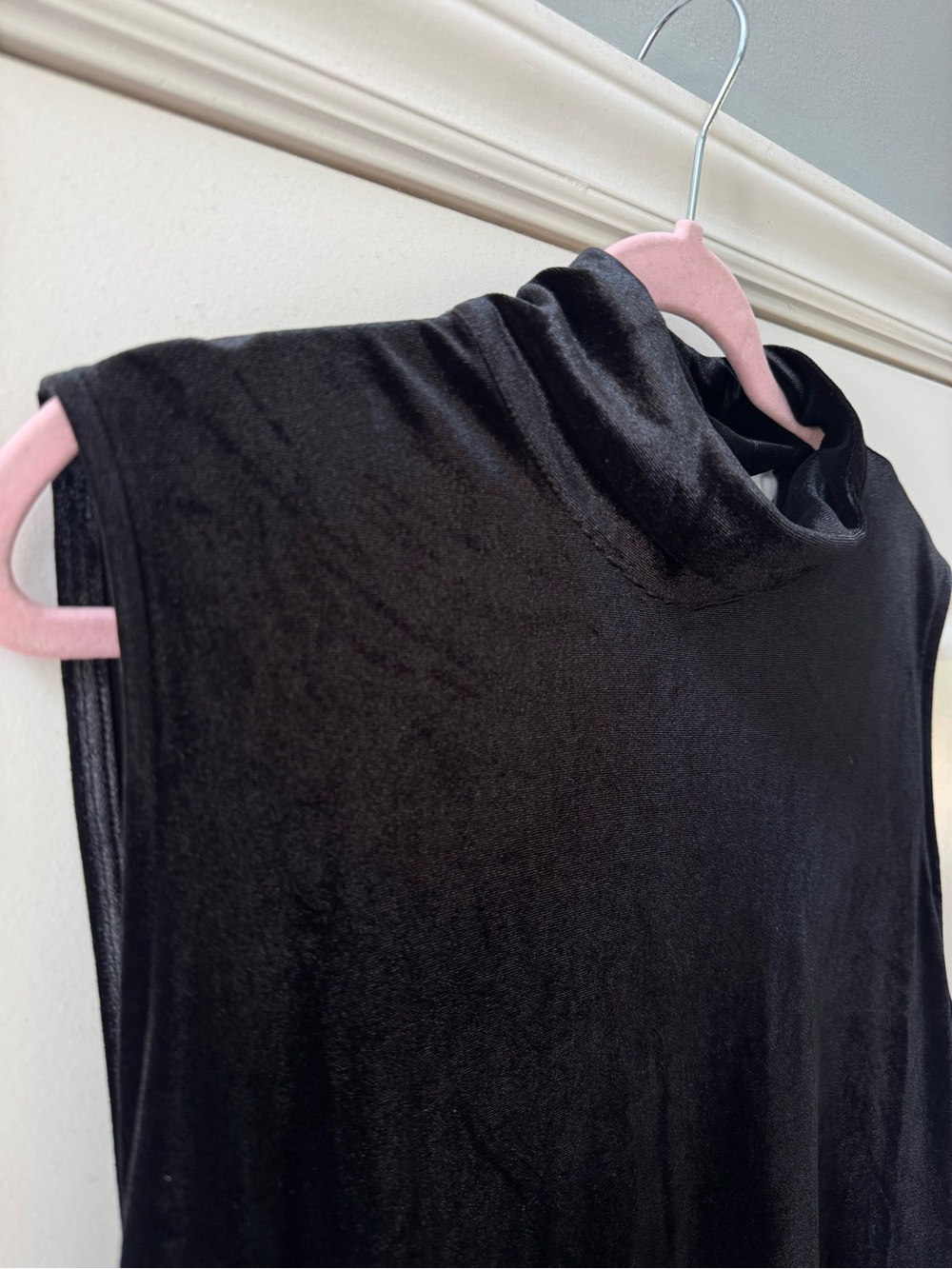 The Drop Black Mock Neck Sleeveless Velvet Mini Fabia Dress size XS NWT - Picture 5 of 6